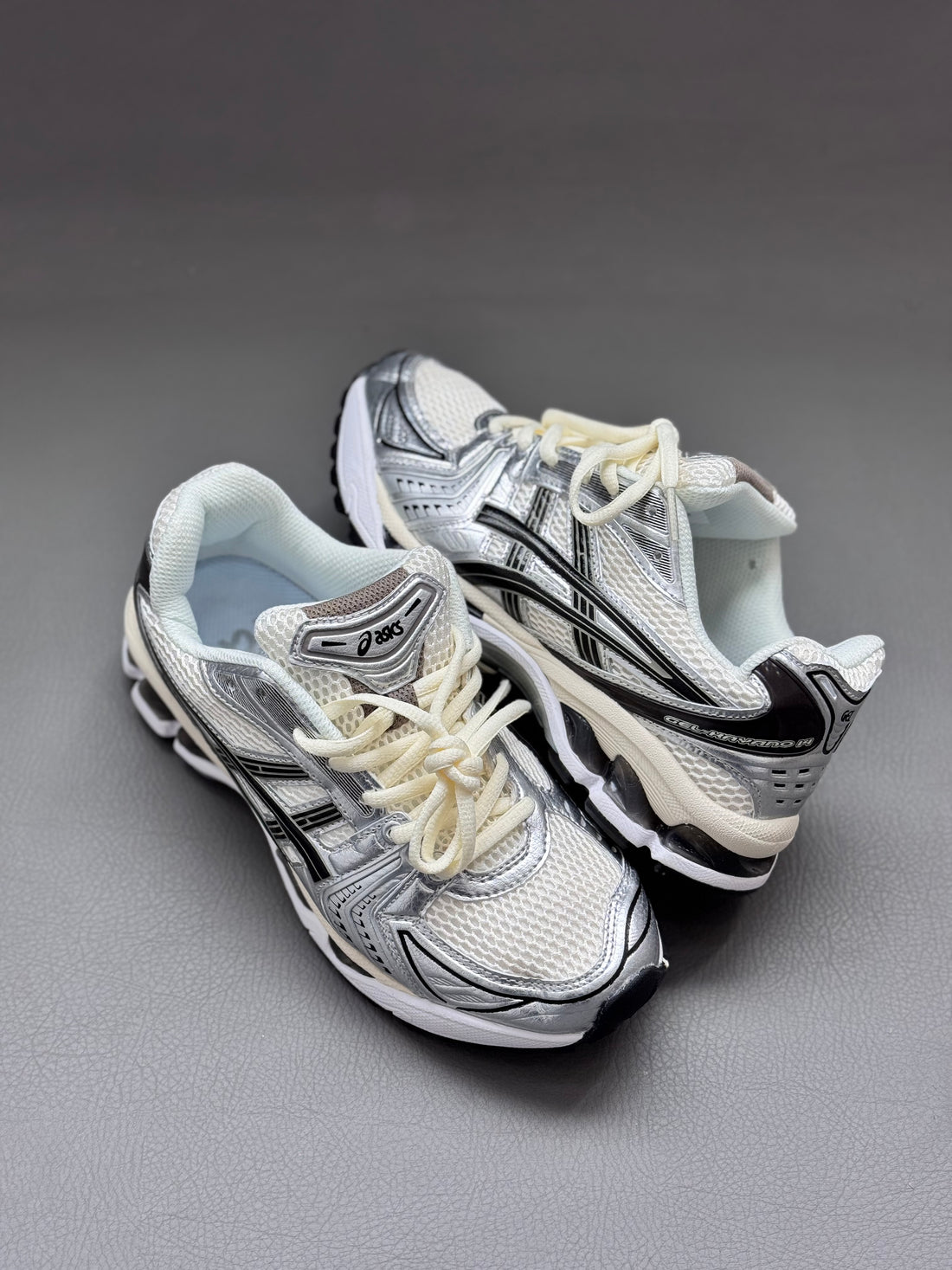 ASICS KAYANO-14 GRIS NEGRO