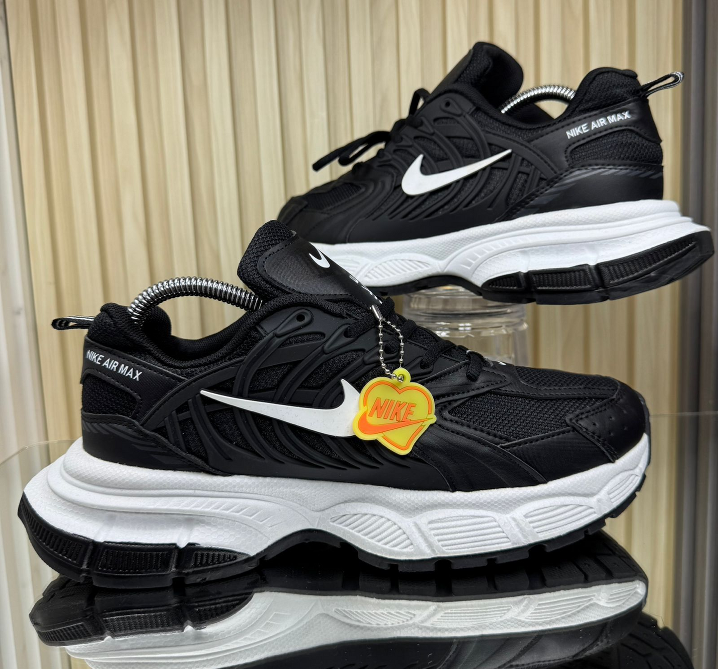 NIKE STAKE NEGRO BLANCO