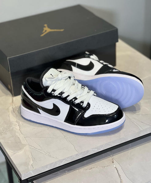 NIKE AIR JORDAN RETRO 1 BLANCO NEGRO