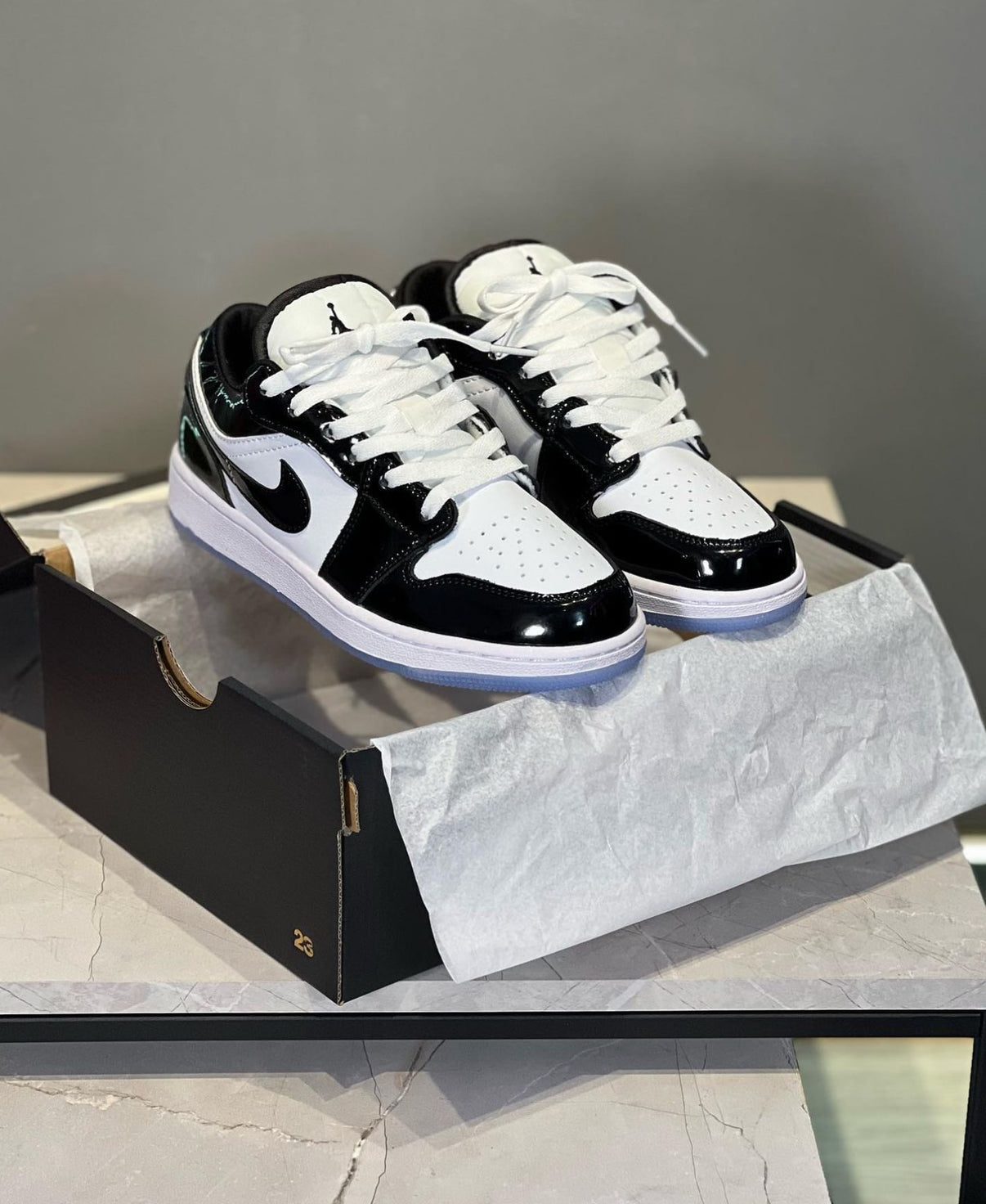 NIKE AIR JORDAN RETRO 1 BLANCO NEGRO
