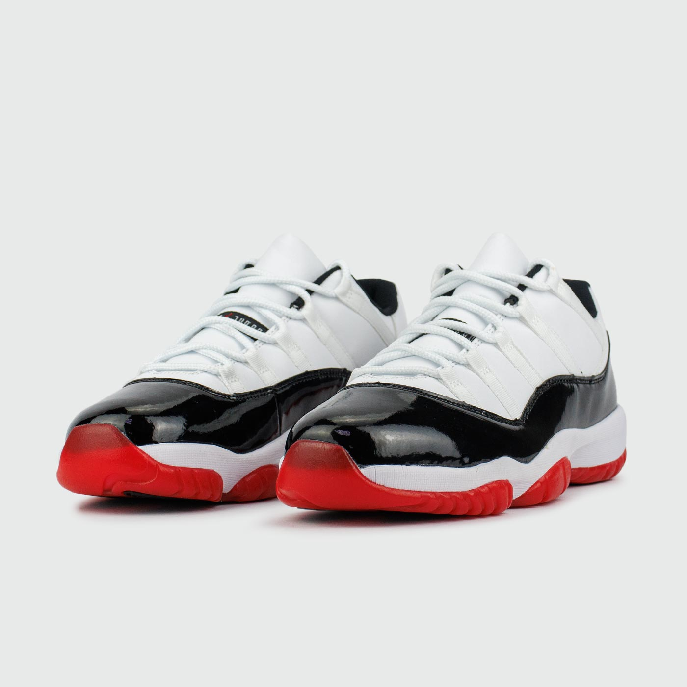 JORDAN AIR 11 NEGRO BLANCO ROJO
