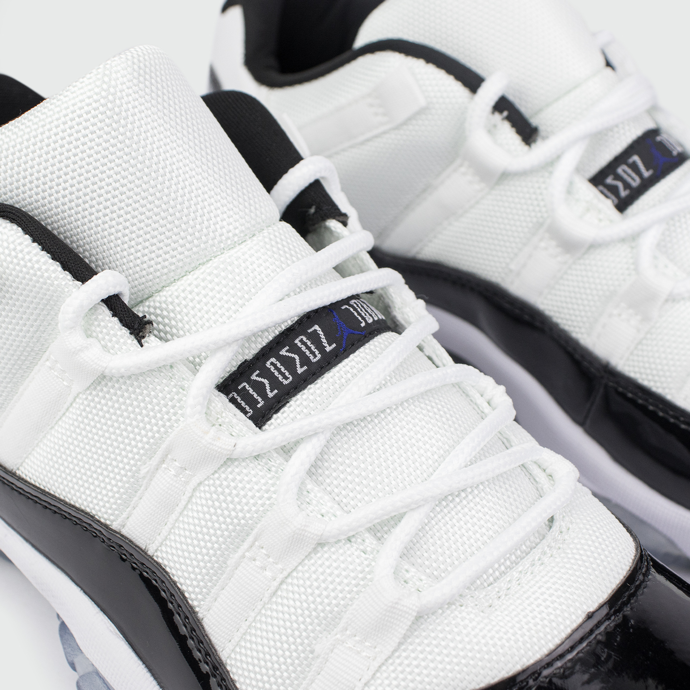 JORDAN AIR  11 NEGRO BLANCO