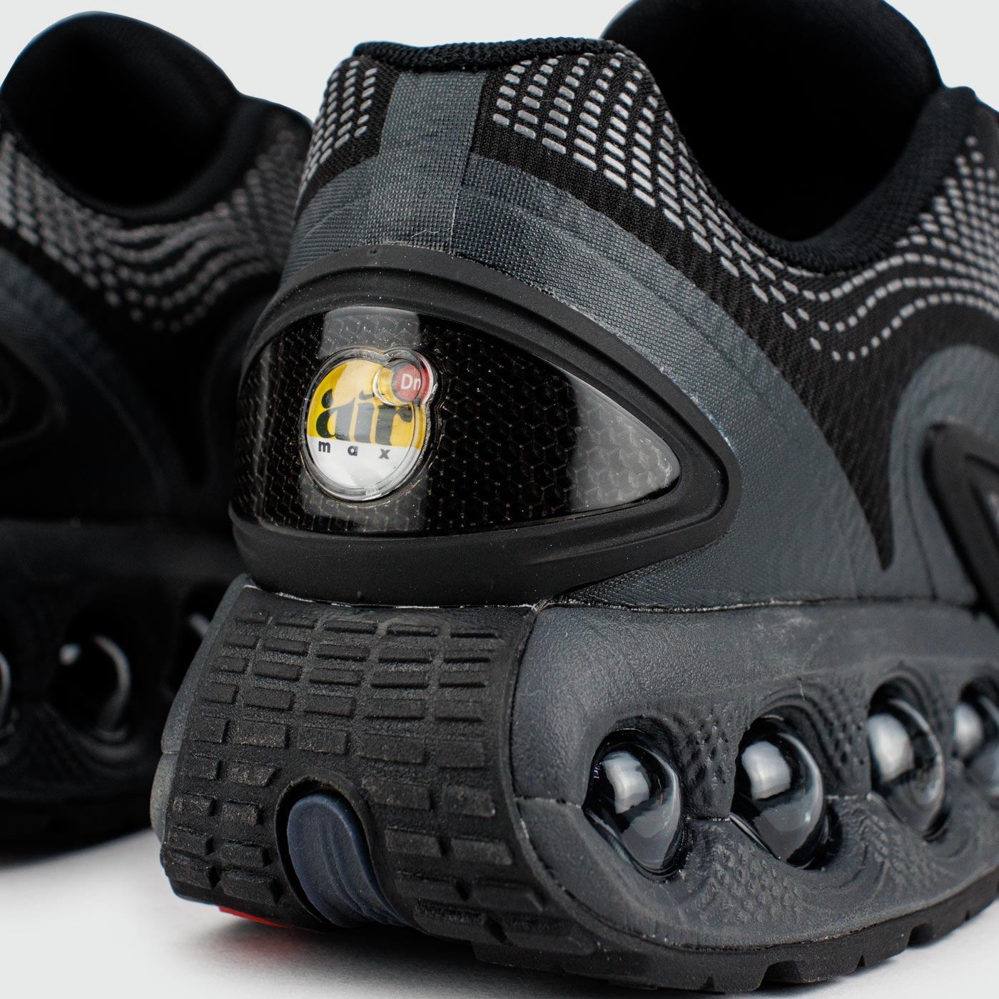 NIKE AIR MAX DN NEGRA
