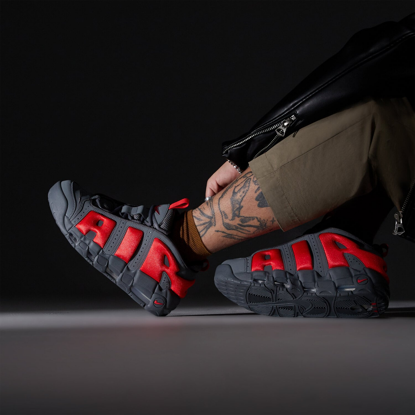 NIKE AIR UPTEMPO GRIS ROJA