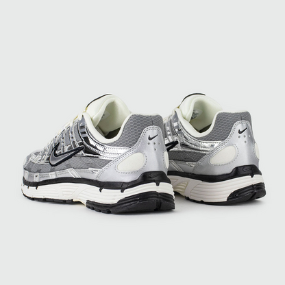 NIKE P-6000 PLATA METALIZADO
