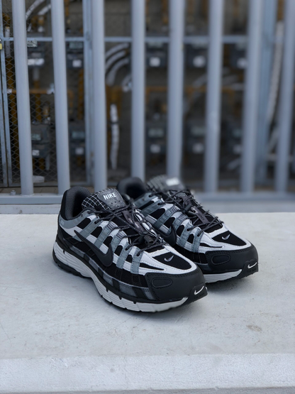 NIKE P6000 NEGRO GRIS