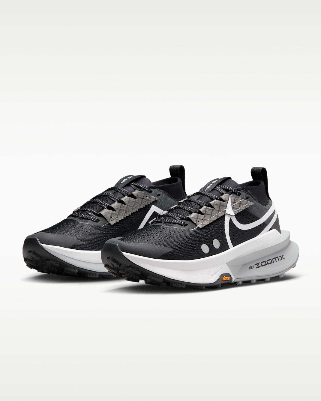 NIKE ZEGAMA NEGRO BLANCO