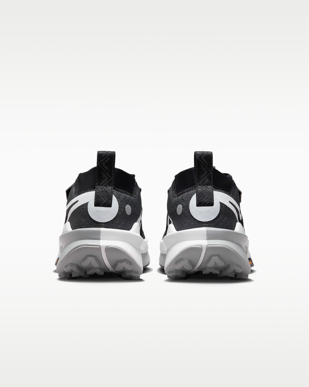 NIKE ZEGAMA NEGRO BLANCO