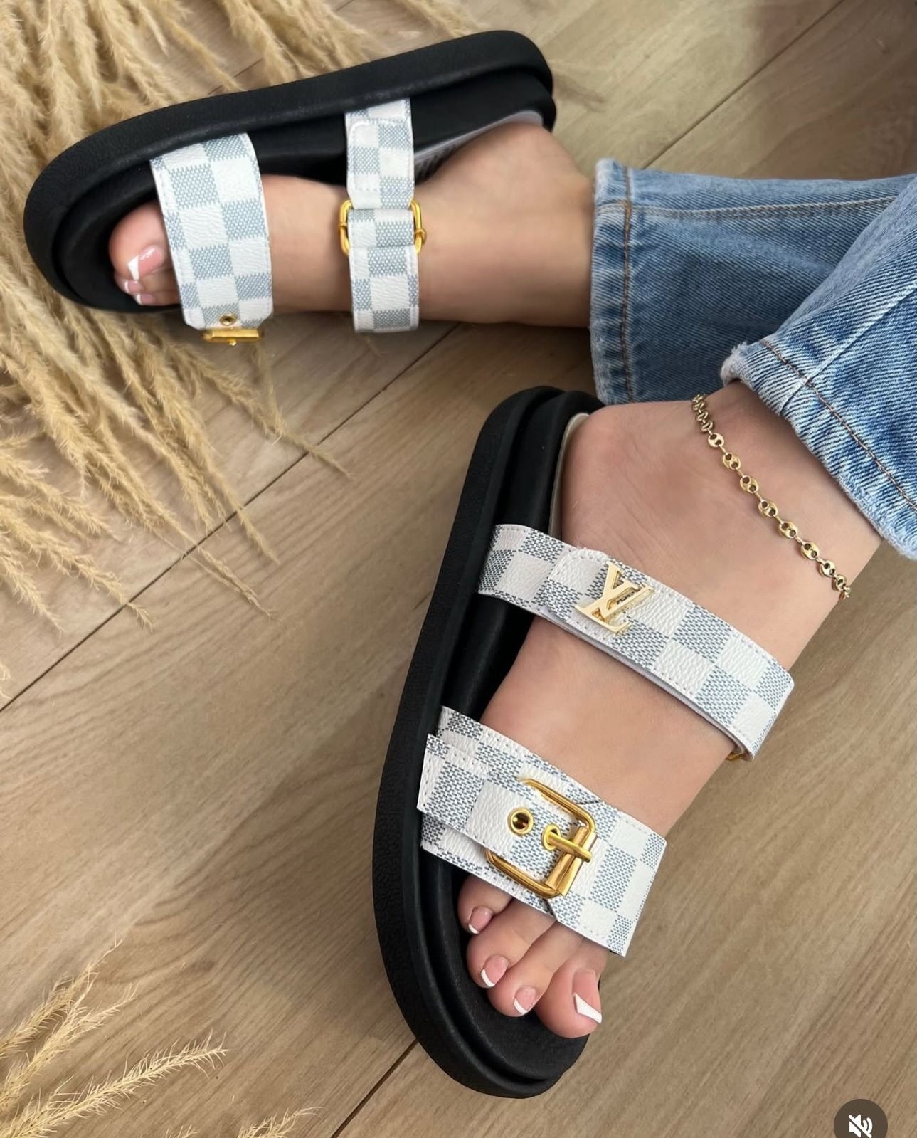 Sandalia Louis Vouitton Blanco Gris