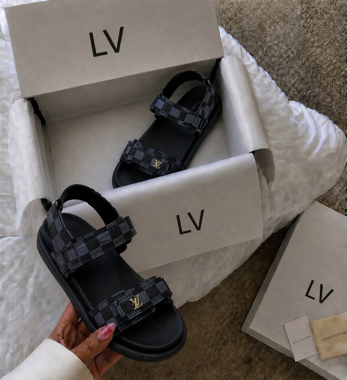 Sandalia Louis Vuitton Negra