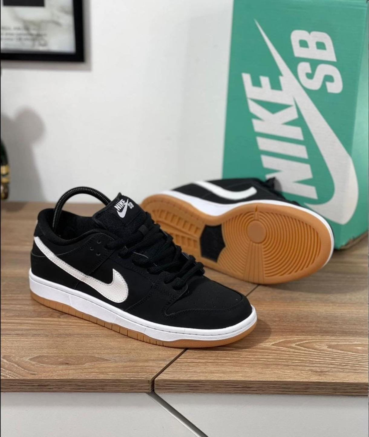 Nike SB Dunk Low Black